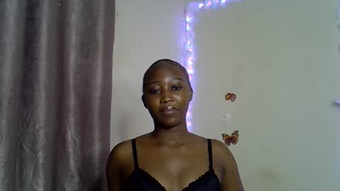 Snapshot of black_rosey chatting on 11/29/25, 02:20 veraa online show from 11/29/25, 02:20