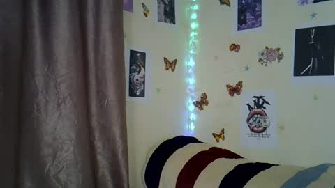 Snapshot of black_rosey chatting on 12/18/25, 06:03 veraa online show from 12/18/25, 06:03