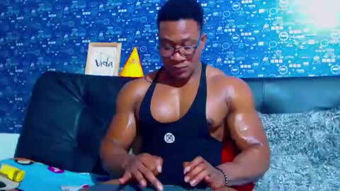 Snapshot of black_seus85 chatting on 10/27/25, 06:01 duglas online show from 10/27/25, 06:01