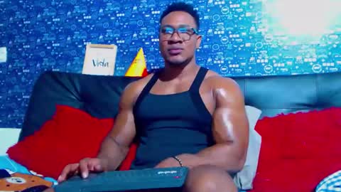 Snapshot of black_seus85 chatting on 12/21/25, 12:18 duglas online show from 12/21/25, 12:18