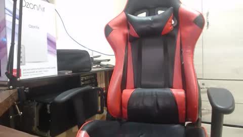 Snapshot of black_shatb chatting on 02/19/26, 02:24 Black online show from 02/19/26, 02:24