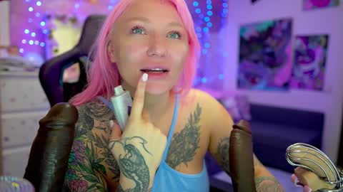 Snapshot of blackedbarbie chatting on 12/02/24, 12:40 Alice online show from 12/02/24, 12:40