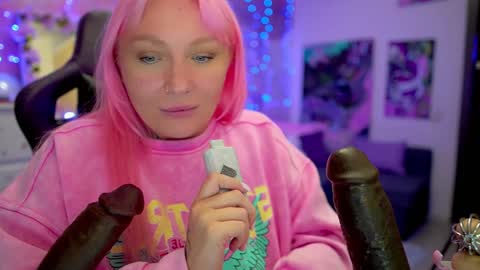 Snapshot of blackedbarbie chatting on 12/11/24, 10:27 Alice online show from 12/11/24, 10:27