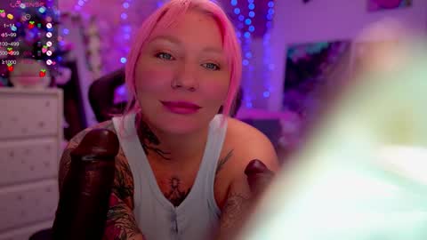 Snapshot of blackedbarbie chatting on 12/14/24, 07:25 Alice online show from 12/14/24, 07:25