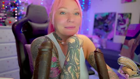 Snapshot of blackedbarbie chatting on 12/14/24, 10:28 Alice online show from 12/14/24, 10:28