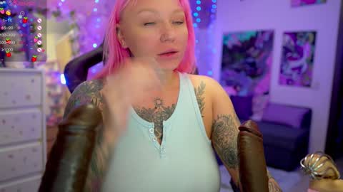 Snapshot of blackedbarbie chatting on 12/22/24, 10:04 Alice online show from 12/22/24, 10:04