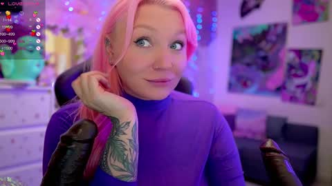 Snapshot of blackedbarbie chatting on 03/07/25, 06:43 Alice online show from 03/07/25, 06:43