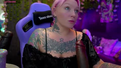 Snapshot of blackedbarbie chatting on 09/17/25, 07:04 Alice online show from 09/17/25, 07:04