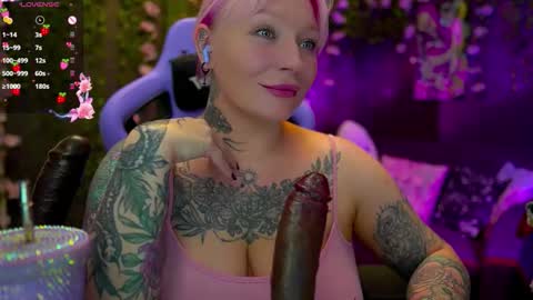 Snapshot of blackedbarbie chatting on 09/19/25, 02:40 Alice online show from 09/19/25, 02:40