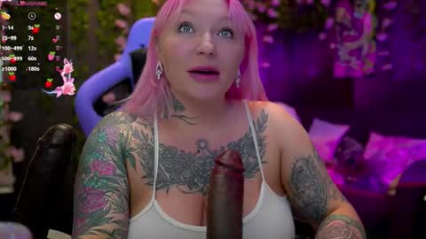 Snapshot of blackedbarbie chatting on 09/23/25, 03:48 Alice online show from 09/23/25, 03:48