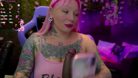 Snapshot of blackedbarbie chatting on 09/24/25, 01:03 Alice online show from 09/24/25, 01:03