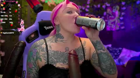 Snapshot of blackedbarbie chatting on 09/27/25, 01:27 Alice online show from 09/27/25, 01:27