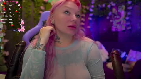 Snapshot of blackedbarbie chatting on 10/11/25, 08:18 Alice online show from 10/11/25, 08:18