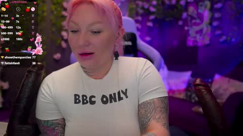 Snapshot of blackedbarbie chatting on 10/16/25, 07:15 Alice online show from 10/16/25, 07:15