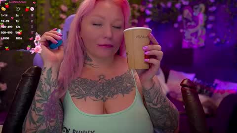 Snapshot of blackedbarbie chatting on 10/17/25, 12:52 Alice online show from 10/17/25, 12:52