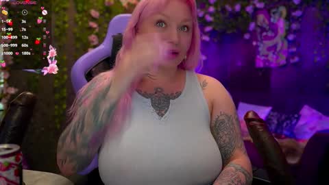 Snapshot of blackedbarbie chatting on 10/18/25, 07:36 Alice online show from 10/18/25, 07:36