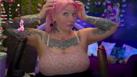 Snapshot of blackedbarbie chatting on 10/19/25, 01:56 Alice online show from 10/19/25, 01:56