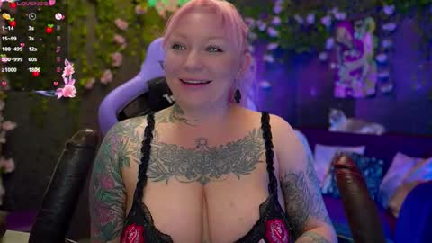 Snapshot of blackedbarbie chatting on 10/22/25, 07:02 Alice online show from 10/22/25, 07:02