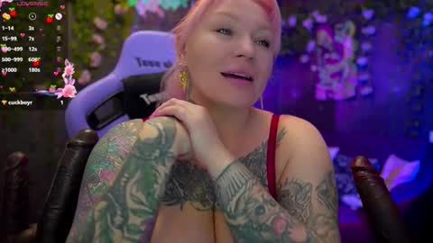 Snapshot of blackedbarbie chatting on 10/25/25, 01:07 Alice online show from 10/25/25, 01:07