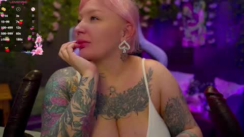 Snapshot of blackedbarbie chatting on 10/29/25, 07:26 Alice online show from 10/29/25, 07:26