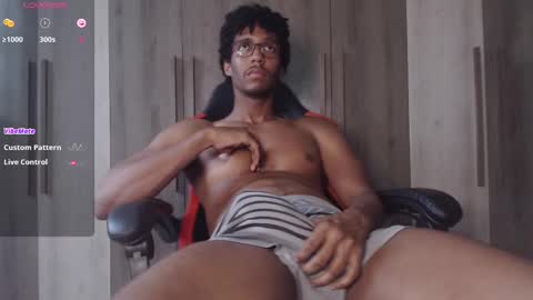 Snapshot of blackguy720 chatting on 10/28/25, 08:33 Blackguy720 online show from 10/28/25, 08:33