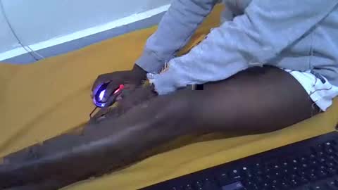 Snapshot of blackmelanin30 chatting on 11/22/25, 06:07 blackmelanin30 online show from 11/22/25, 06:07