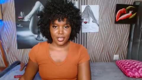 Snapshot of blackmellanin_ chatting on 04/24/26, 10:18 Smiley sylivia online show from 04/24/26, 10:18
