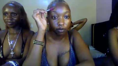 blackqueen2030  online show from 05/25/26, 06:08