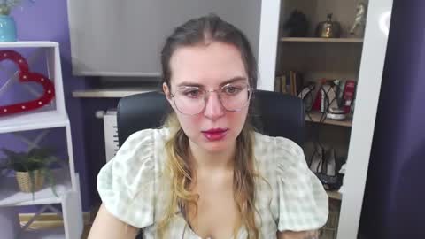 Z O E Y online show from 12/16/24, 05:38