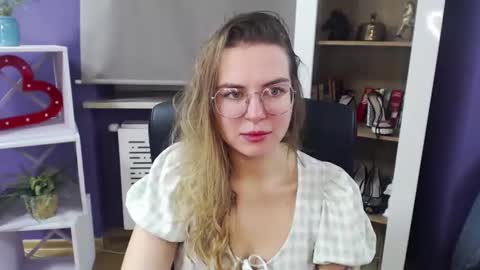 Z O E Y online show from 12/18/24, 05:37