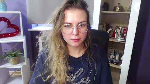 Z O E Y online show from 01/06/25, 10:57