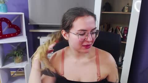 Z O E Y online show from 01/28/25, 05:43