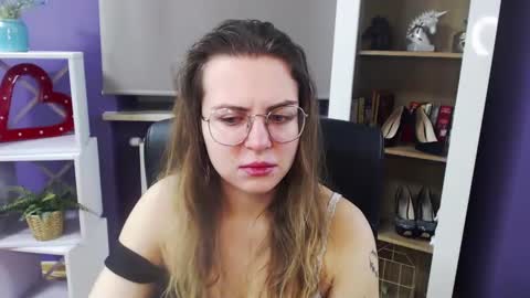 Z O E Y online show from 02/13/25, 05:16