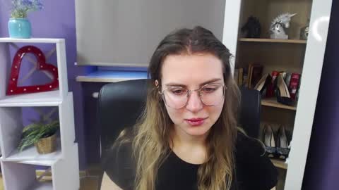 Z O E Y online show from 02/17/25, 06:20