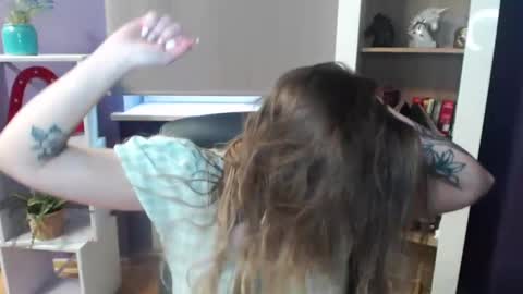 Z O E Y online show from 02/19/25, 08:55