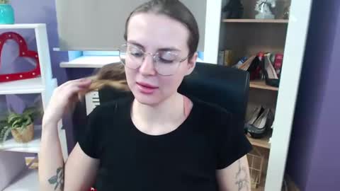 Z O E Y online show from 02/24/25, 09:00