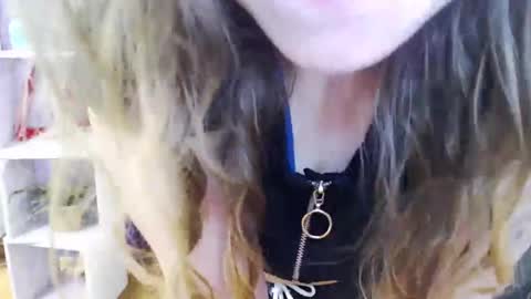 Z O E Y online show from 03/07/25, 05:29