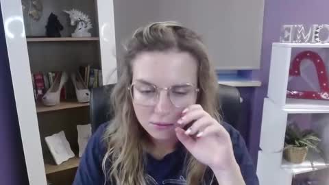 Z O E Y online show from 09/16/25, 04:35