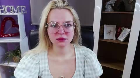 Z O E Y online show from 02/04/26, 05:46