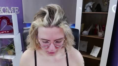 Z O E Y online show from 03/06/26, 05:48