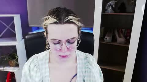 Z O E Y online show from 03/23/26, 05:33