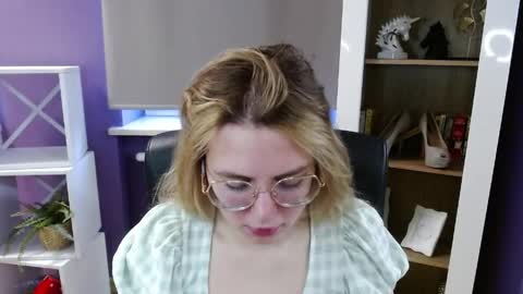 Z O E Y online show from 04/15/26, 05:14