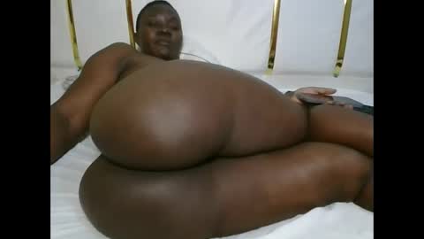 Snapshot of blacksexygold122 chatting on 02/12/25, 05:48 blacksexygold122 online show from 02/12/25, 05:48