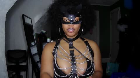Snapshot of blacksirenqueen chatting on 12/16/24, 01:42 Queen Siren online show from 12/16/24, 01:42