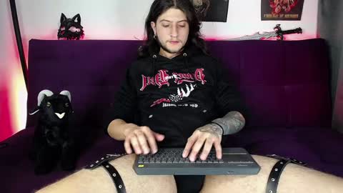 Snapshot of blackwolf_6 chatting on 12/04/24, 01:25 Dave online show from 12/04/24, 01:25