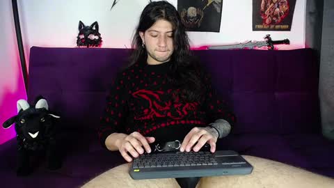 Snapshot of blackwolf_6 chatting on 12/07/24, 06:48 Dave online show from 12/07/24, 06:48