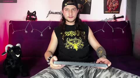 Snapshot of blackwolf_6 chatting on 12/16/24, 06:05 Dave online show from 12/16/24, 06:05