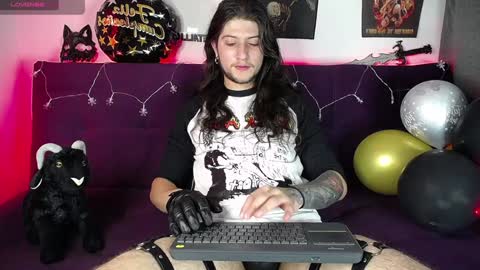 Snapshot of blackwolf_6 chatting on 12/17/24, 11:16 Dave online show from 12/17/24, 11:16