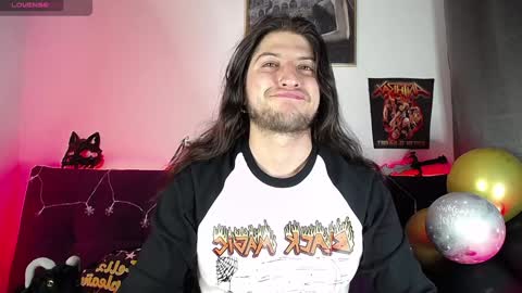 Snapshot of blackwolf_6 chatting on 12/18/24, 02:21 Dave online show from 12/18/24, 02:21