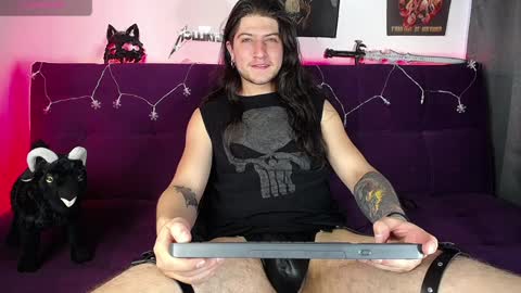 Snapshot of blackwolf_6 chatting on 12/19/24, 06:56 Dave online show from 12/19/24, 06:56